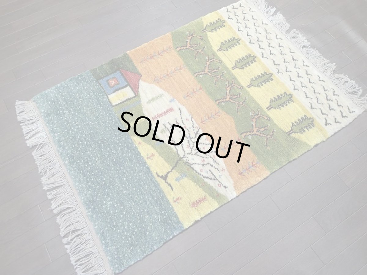 画像3: 新品 ペルシャ ギャッベ 1.3m アクセント サイズ 128 x 92 cm f182 ハンドメイド ギャベ 手織り トライバル ラグ 天然 ウール 敷物 マット カーペット クリーム　緑 オレンジ 青 藍 黄 風景 子供部屋や玄関マットにも (3)