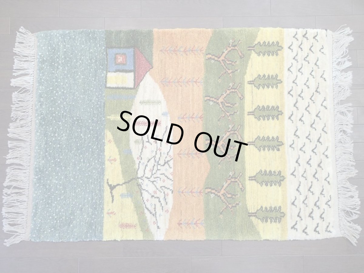 画像2: 新品 ペルシャ ギャッベ 1.3m アクセント サイズ 128 x 92 cm f182 ハンドメイド ギャベ 手織り トライバル ラグ 天然 ウール 敷物 マット カーペット クリーム　緑 オレンジ 青 藍 黄 風景 子供部屋や玄関マットにも (2)