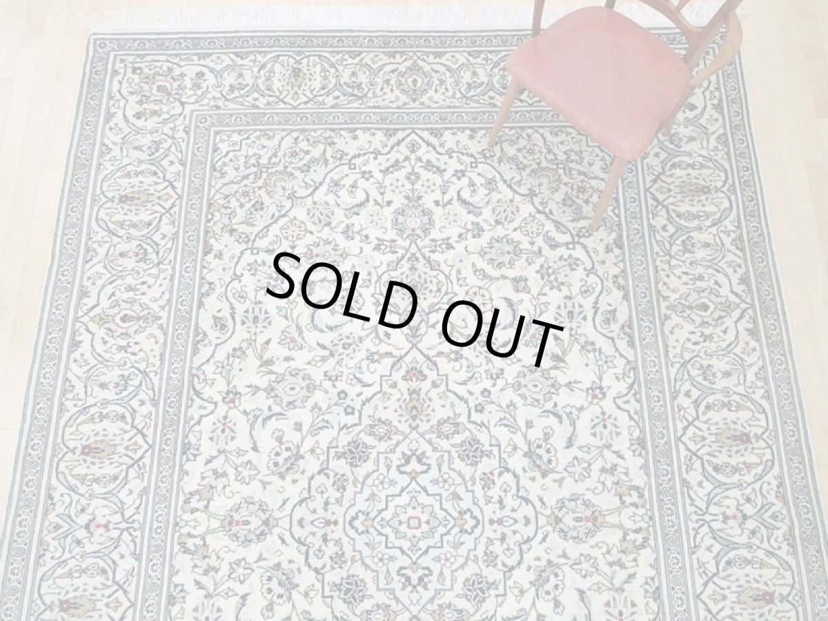 画像8: 美品 ペルシャ 絨毯 カシャーン 3.5m リビング ダイニング 大判 サイズ 350 x 240 cm n225 手織り トライバル ラグ 天然 ウール 敷物 マット カーペット 白 メダリオン 草木 花 柄 ヴィンテージ ビンテージ (8)