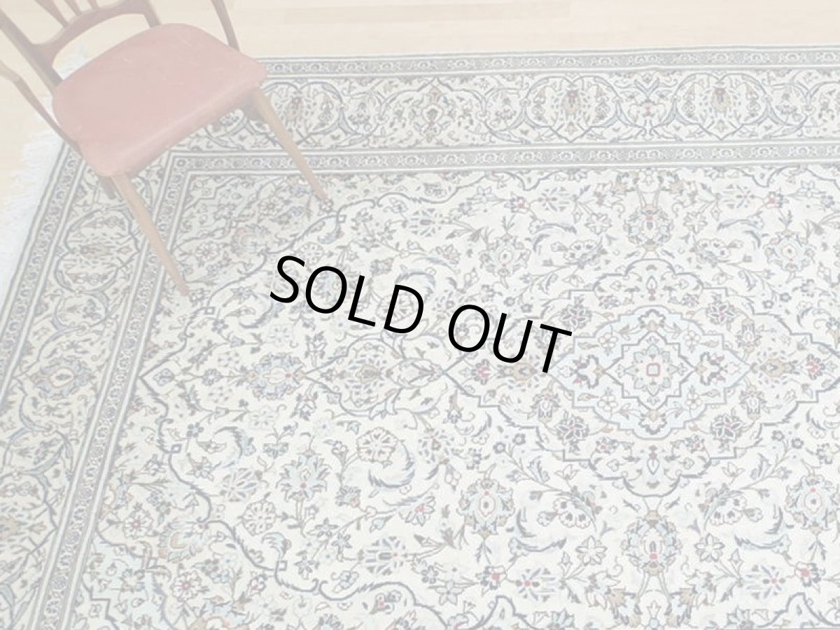 画像2: 美品 ペルシャ 絨毯 カシャーン 3.5m リビング ダイニング 大判 サイズ 350 x 240 cm n225 手織り トライバル ラグ 天然 ウール 敷物 マット カーペット 白 メダリオン 草木 花 柄 ヴィンテージ ビンテージ (2)