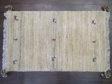 画像3: 新品 ペルシャ ギャッベ 玄関 マット 90cm サイズ 90 x 55 cm C81 肉厚 ウール ハンドメイド ギャベ 手織り トライバル ラグ 天然 敷物 カーペット 鹿 動物 生命の木 クリーム 子供部屋や玄関ドアマットのアクセントに (3)