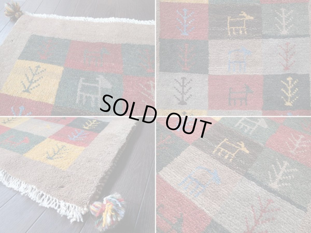 画像17: 新品 ペルシャ ギャッベ 玄関 マット 90cm サイズ 84 x 59 cm G68 ハンドメイド ギャベ 手織り トライバル ラグ 天然 ウール 敷物 カーペット 鹿 動物 生命の木 茶 マルチカラー 子供部屋や玄関ドアマットのアクセントに (17)