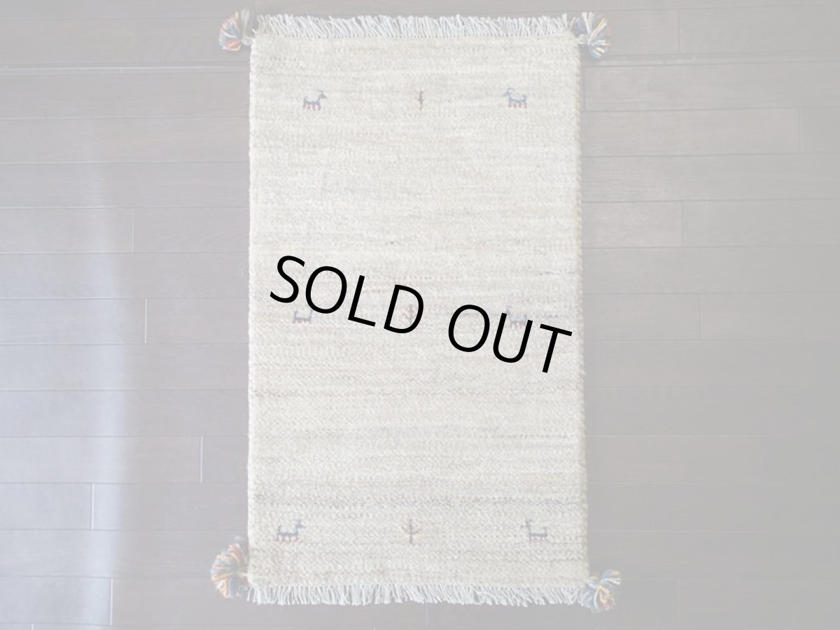 画像2: 新品 ペルシャ ギャッベ 玄関 マット 90cm サイズ 90 x 55 cm C81 肉厚 ウール ハンドメイド ギャベ 手織り トライバル ラグ 天然 敷物 カーペット 鹿 動物 生命の木 クリーム 子供部屋や玄関ドアマットのアクセントに (2)