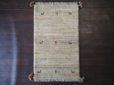 画像2: 新品 ペルシャ ギャッベ 玄関 マット 90cm サイズ 90 x 55 cm C81 肉厚 ウール ハンドメイド ギャベ 手織り トライバル ラグ 天然 敷物 カーペット 鹿 動物 生命の木 クリーム 子供部屋や玄関ドアマットのアクセントに (2)