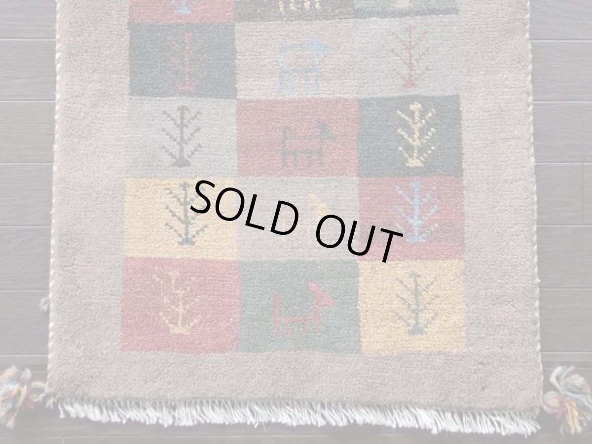 画像8: 新品 ペルシャ ギャッベ 玄関 マット 90cm サイズ 84 x 59 cm G68 ハンドメイド ギャベ 手織り トライバル ラグ 天然 ウール 敷物 カーペット 鹿 動物 生命の木 茶 マルチカラー 子供部屋や玄関ドアマットのアクセントに (8)