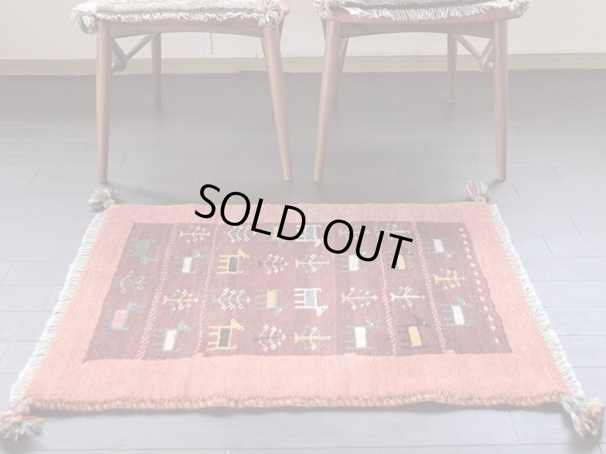 画像5: 新品 ペルシャ ギャッベ 玄関 マット サイズ 87 x 57 cm G67 ハンドメイド ギャベ 手織り トライバル ラグ 天然 ウール 敷物 カーペット 鹿 動物 生命の木 エンジ ワインレッド 子供部屋や玄関ドアマットのアクセントに (5)