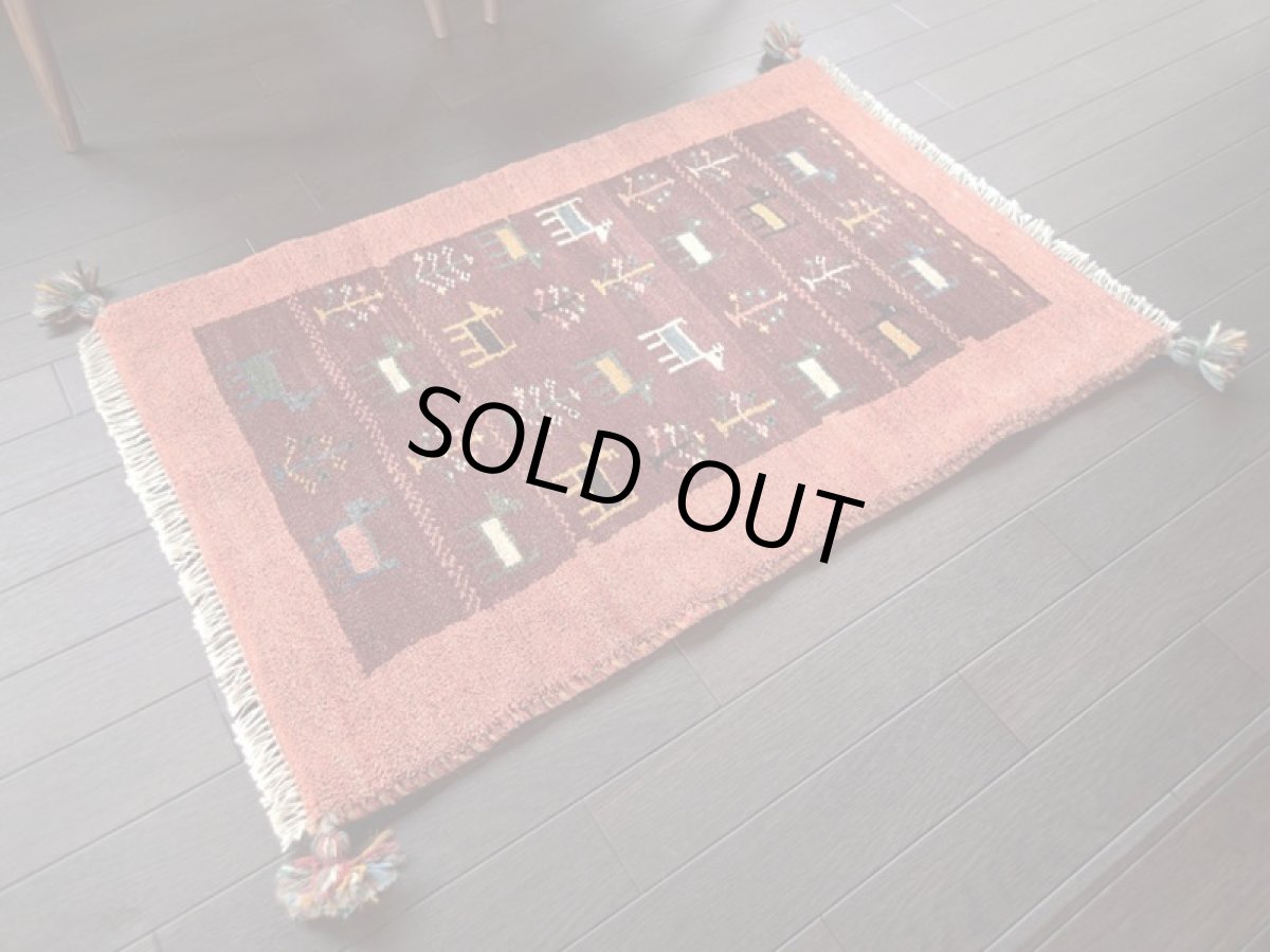 画像3: 新品 ペルシャ ギャッベ 玄関 マット サイズ 87 x 57 cm G67 ハンドメイド ギャベ 手織り トライバル ラグ 天然 ウール 敷物 カーペット 鹿 動物 生命の木 エンジ ワインレッド 子供部屋や玄関ドアマットのアクセントに (3)