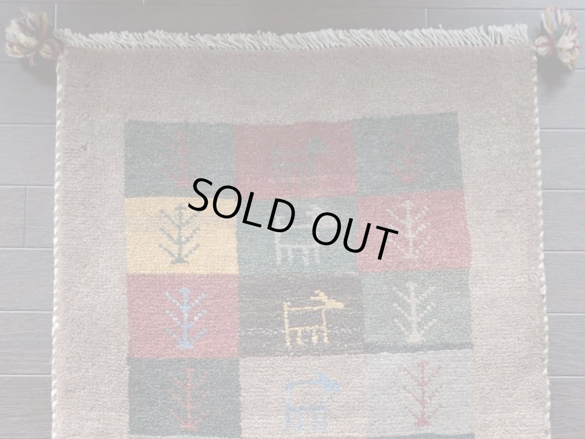 画像7: 新品 ペルシャ ギャッベ 玄関 マット 90cm サイズ 84 x 59 cm G68 ハンドメイド ギャベ 手織り トライバル ラグ 天然 ウール 敷物 カーペット 鹿 動物 生命の木 茶 マルチカラー 子供部屋や玄関ドアマットのアクセントに (7)