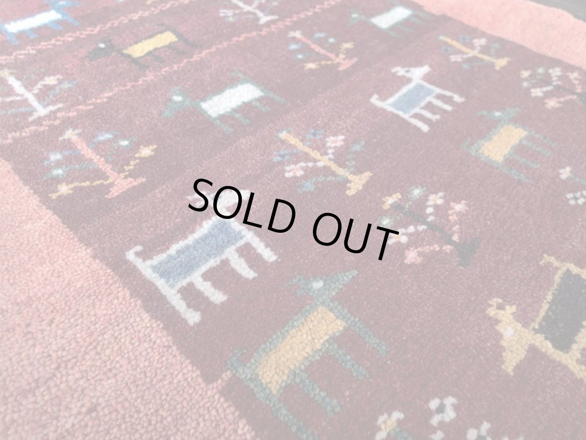 画像10: 新品 ペルシャ ギャッベ 玄関 マット サイズ 87 x 57 cm G67 ハンドメイド ギャベ 手織り トライバル ラグ 天然 ウール 敷物 カーペット 鹿 動物 生命の木 エンジ ワインレッド 子供部屋や玄関ドアマットのアクセントに (10)