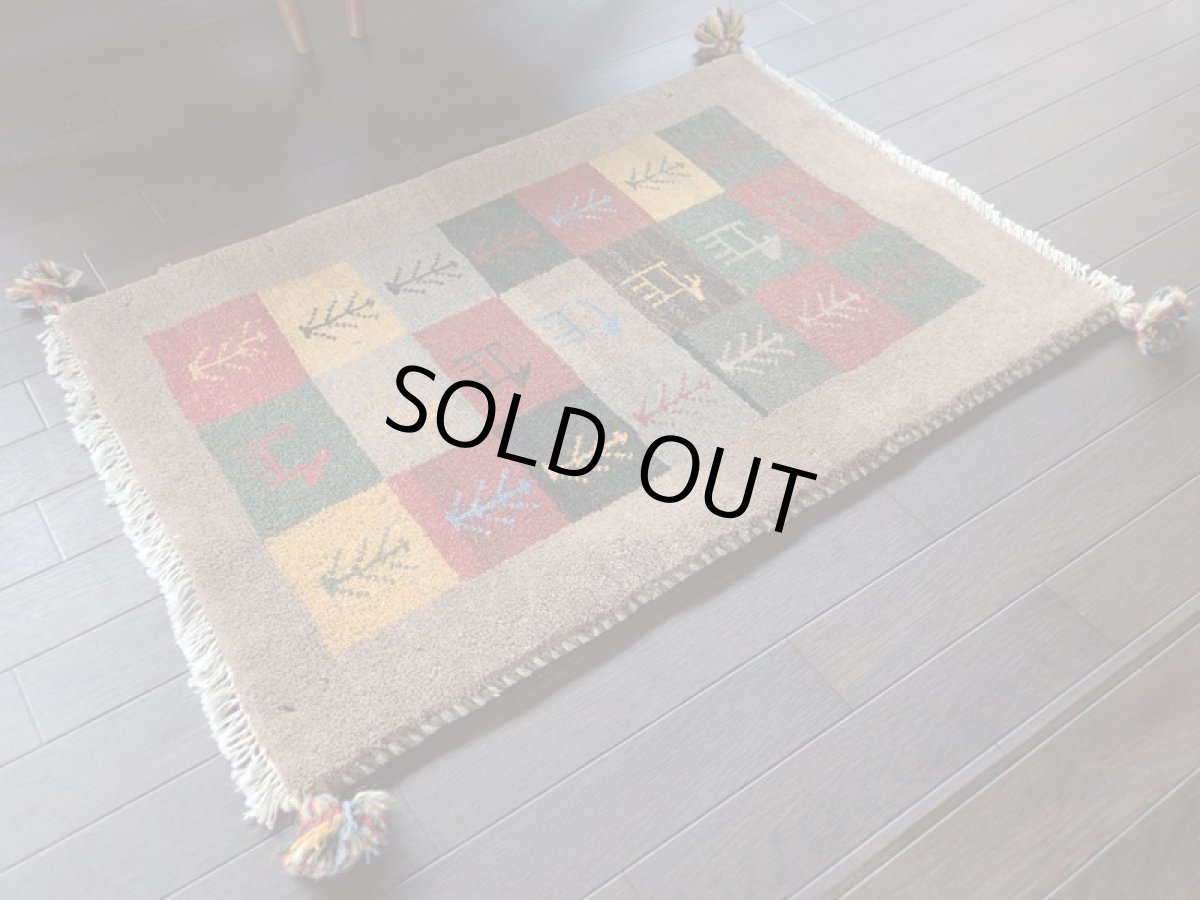 画像4: 新品 ペルシャ ギャッベ 玄関 マット 90cm サイズ 84 x 59 cm G68 ハンドメイド ギャベ 手織り トライバル ラグ 天然 ウール 敷物 カーペット 鹿 動物 生命の木 茶 マルチカラー 子供部屋や玄関ドアマットのアクセントに (4)