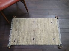 画像5: 新品 ペルシャ ギャッベ 玄関 マット 90cm サイズ 90 x 55 cm C81 肉厚 ウール ハンドメイド ギャベ 手織り トライバル ラグ 天然 敷物 カーペット 鹿 動物 生命の木 クリーム 子供部屋や玄関ドアマットのアクセントに (5)