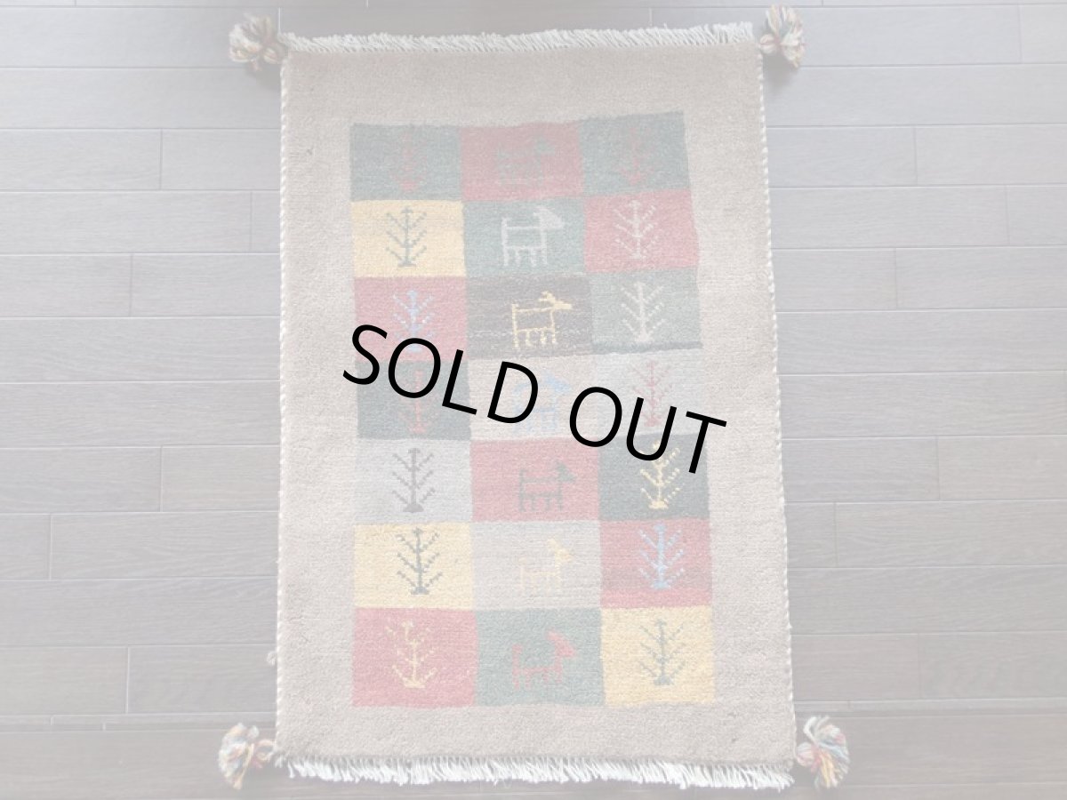 画像2: 新品 ペルシャ ギャッベ 玄関 マット 90cm サイズ 84 x 59 cm G68 ハンドメイド ギャベ 手織り トライバル ラグ 天然 ウール 敷物 カーペット 鹿 動物 生命の木 茶 マルチカラー 子供部屋や玄関ドアマットのアクセントに (2)