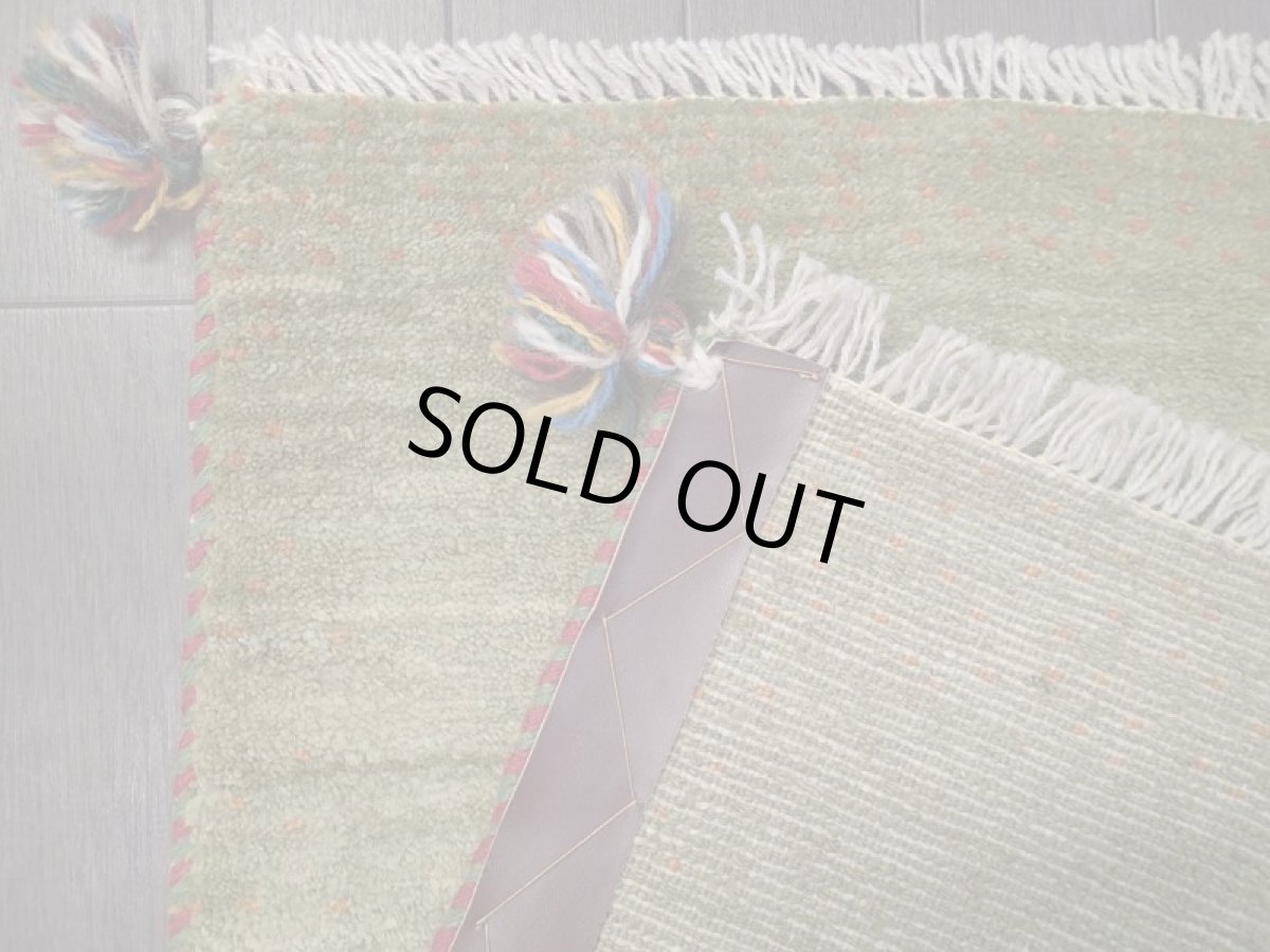 画像14: 新品 ペルシャ ギャッベ 玄関 マット 90cm サイズ 89 x 56 cm No.C72 肉厚 ウール ハンドメイド ギャベ 手織り トライバル ラグ 天然 敷物 カーペット 緑 オレンジ ドット 玄関ドアマットのアクセントに n-c72-089056sa001 (14)