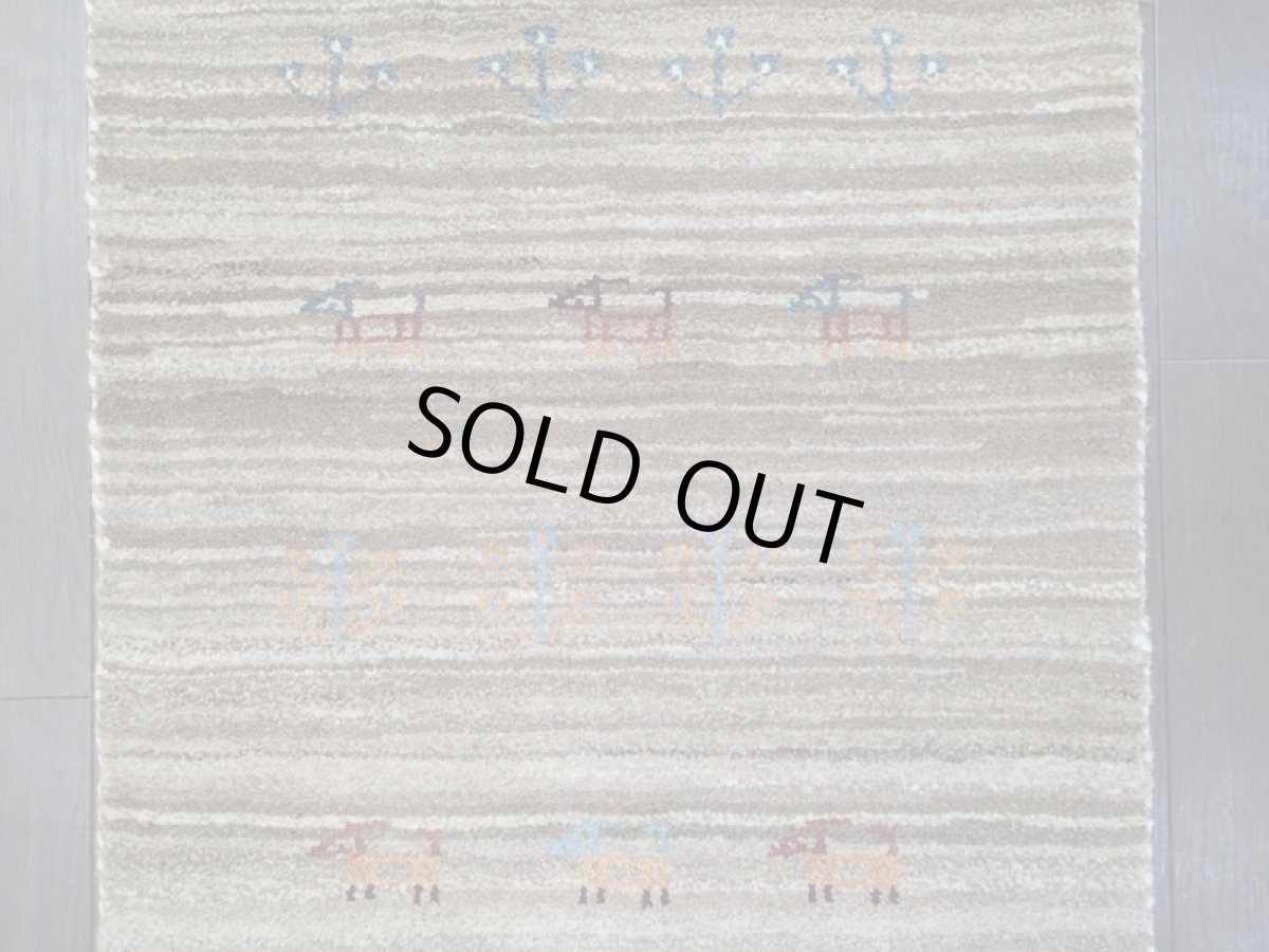 画像7: 新品 ペルシャ ギャッベ 玄関 マット 90cm サイズ 86 x 58 cm C91 肉厚 ウール ハンドメイド ギャベ 手織り トライバル ラグ 天然 敷物 カーペット 茶 グレー 鹿 生命の木 玄関ドアマットのアクセントに (7)