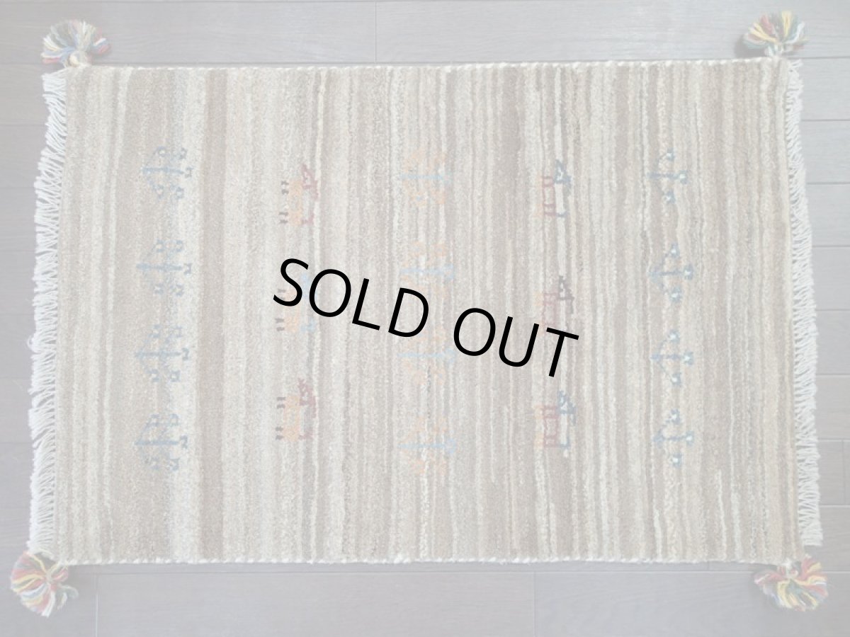 画像3: 新品 ペルシャ ギャッベ 玄関 マット 90cm サイズ 86 x 58 cm C91 肉厚 ウール ハンドメイド ギャベ 手織り トライバル ラグ 天然 敷物 カーペット 茶 グレー 鹿 生命の木 玄関ドアマットのアクセントに (3)