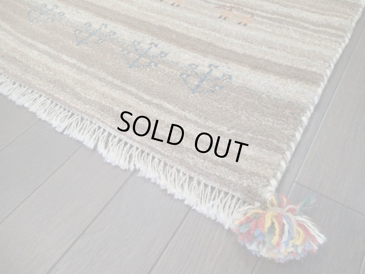 画像11: 新品 ペルシャ ギャッベ 玄関 マット 90cm サイズ 86 x 58 cm C91 肉厚 ウール ハンドメイド ギャベ 手織り トライバル ラグ 天然 敷物 カーペット 茶 グレー 鹿 生命の木 玄関ドアマットのアクセントに (11)