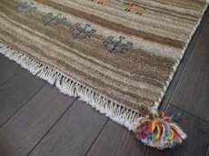 画像11: 新品 ペルシャ ギャッベ 玄関 マット 90cm サイズ 86 x 58 cm C91 肉厚 ウール ハンドメイド ギャベ 手織り トライバル ラグ 天然 敷物 カーペット 茶 グレー 鹿 生命の木 玄関ドアマットのアクセントに (11)