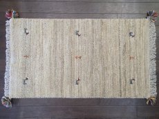 画像3: 新品 ペルシャ ギャッベ 玄関 マット 90cm サイズ 90 x 52 cm C80 肉厚 ウール ハンドメイド ギャベ 手織り トライバル ラグ 天然 敷物 カーペット クリーム 玄関ドアマットのアクセントに (3)