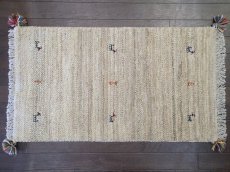 画像3: 新品 ペルシャ ギャッベ 玄関 マット 90cm サイズ 90 x 52 cm C80 肉厚 ウール ハンドメイド ギャベ 手織り トライバル ラグ 天然 敷物 カーペット クリーム 玄関ドアマットのアクセントに (3)