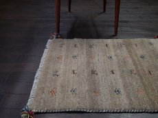 画像1: 新品 ペルシャ ギャッベ 玄関 マット 90cm サイズ 82 x 58 cm C85 肉厚 ウール ハンドメイド ギャベ 手織り トライバル ラグ 天然 敷物 カーペット 茶 鹿 生命の木 玄関ドアマットのアクセントに (1)