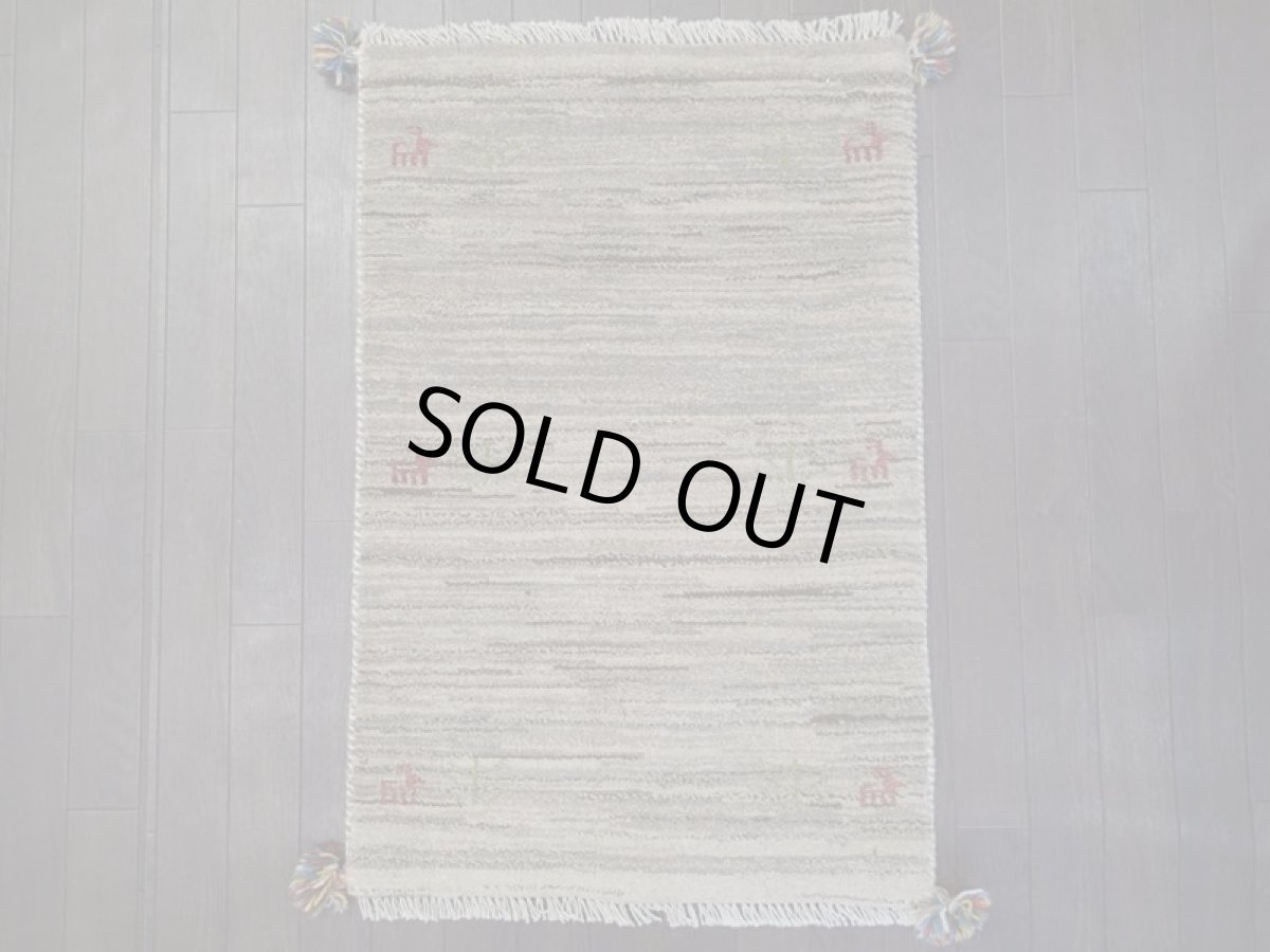 画像2: 新品 ペルシャ ギャッベ 玄関 マット 90cm サイズ 91 x 61 cm C86 肉厚 ウール ハンドメイド ギャベ 手織り トライバル ラグ 天然 敷物 カーペット 灰 鹿 生命の木 玄関ドアマットのアクセントに n-c86-091061sa001 (2)