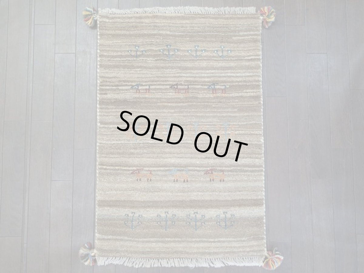 画像2: 新品 ペルシャ ギャッベ 玄関 マット 90cm サイズ 86 x 58 cm C91 肉厚 ウール ハンドメイド ギャベ 手織り トライバル ラグ 天然 敷物 カーペット 茶 グレー 鹿 生命の木 玄関ドアマットのアクセントに (2)