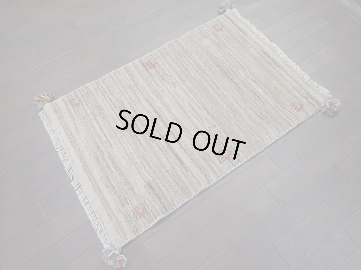 画像4: 新品 ペルシャ ギャッベ 玄関 マット 90cm サイズ 91 x 61 cm C86 肉厚 ウール ハンドメイド ギャベ 手織り トライバル ラグ 天然 敷物 カーペット 灰 鹿 生命の木 玄関ドアマットのアクセントに n-c86-091061sa001 (4)