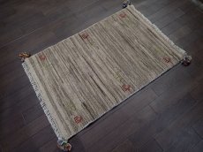 画像4: 新品 ペルシャ ギャッベ 玄関 マット 90cm サイズ 91 x 61 cm C86 肉厚 ウール ハンドメイド ギャベ 手織り トライバル ラグ 天然 敷物 カーペット 灰 鹿 生命の木 玄関ドアマットのアクセントに n-c86-091061sa001 (4)