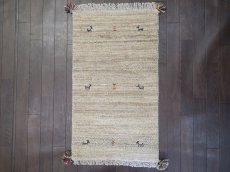 画像2: 新品 ペルシャ ギャッベ 玄関 マット 90cm サイズ 90 x 52 cm C80 肉厚 ウール ハンドメイド ギャベ 手織り トライバル ラグ 天然 敷物 カーペット クリーム 玄関ドアマットのアクセントに (2)