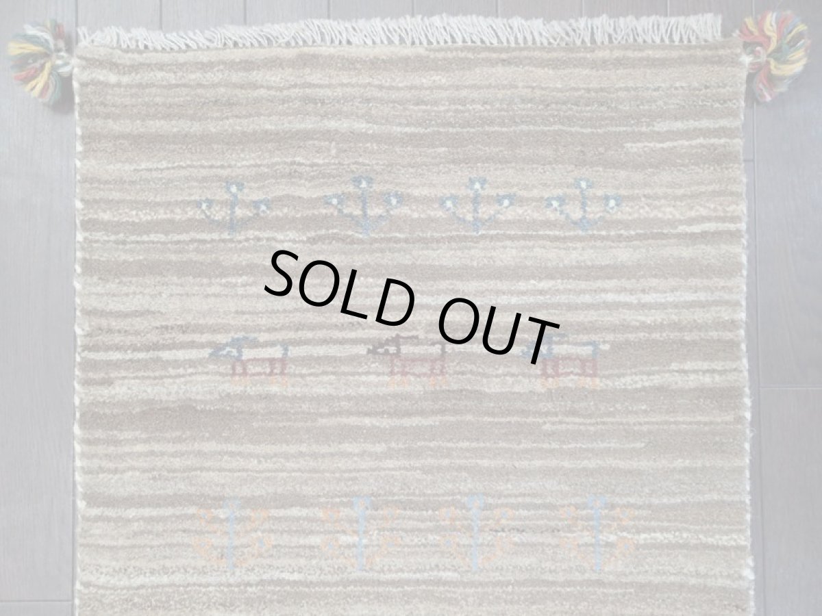 画像6: 新品 ペルシャ ギャッベ 玄関 マット 90cm サイズ 86 x 58 cm C91 肉厚 ウール ハンドメイド ギャベ 手織り トライバル ラグ 天然 敷物 カーペット 茶 グレー 鹿 生命の木 玄関ドアマットのアクセントに (6)