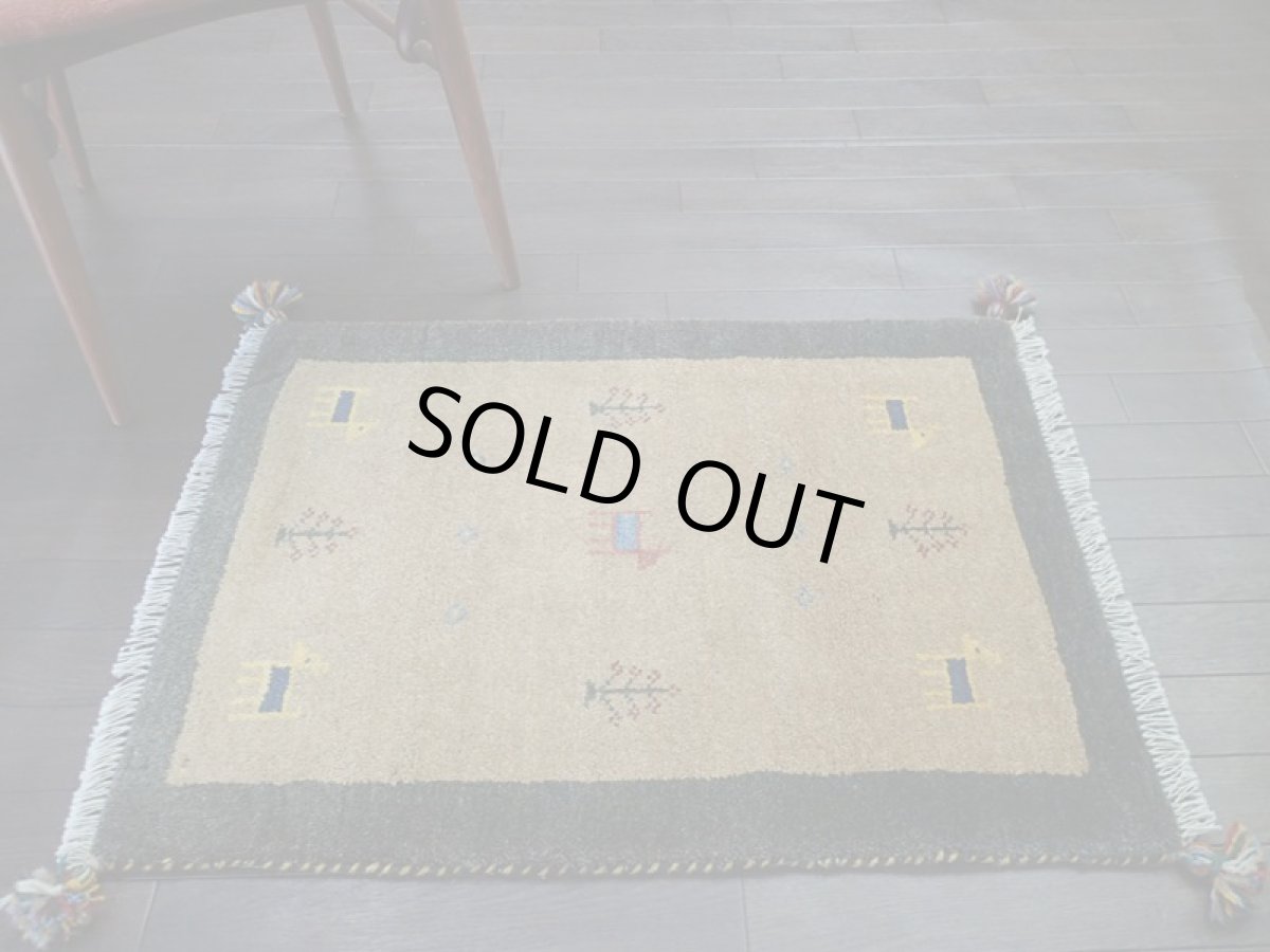 画像5: 新品 ペルシャ ギャッベ 玄関 マット 90cm サイズ 88 x 63 cm 64 肉厚 ウール ハンドメイド ギャベ 手織り トライバル ラグ 天然 敷物 カーペット 深緑 黄土色 玄関ドアマットのアクセントに (5)