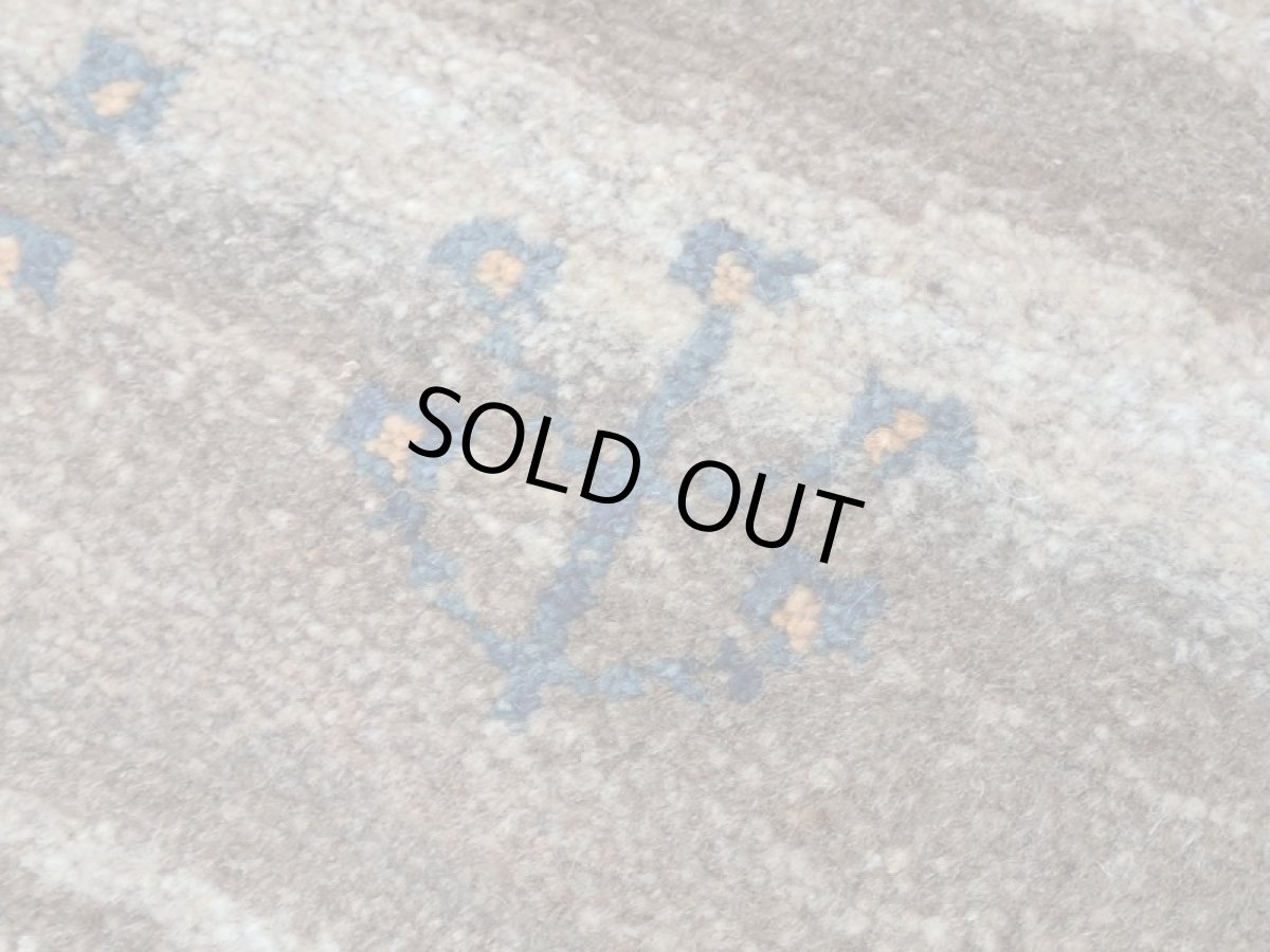 画像12: 新品 ペルシャ ギャッベ 玄関 マット 90cm サイズ 86 x 58 cm C91 肉厚 ウール ハンドメイド ギャベ 手織り トライバル ラグ 天然 敷物 カーペット 茶 グレー 鹿 生命の木 玄関ドアマットのアクセントに (12)