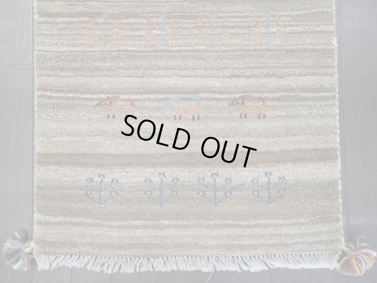 画像8: 新品 ペルシャ ギャッベ 玄関 マット 90cm サイズ 86 x 58 cm C91 肉厚 ウール ハンドメイド ギャベ 手織り トライバル ラグ 天然 敷物 カーペット 茶 グレー 鹿 生命の木 玄関ドアマットのアクセントに (8)