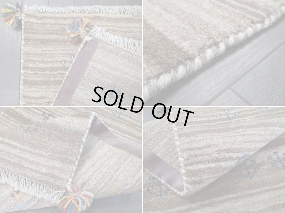 画像18: 新品 ペルシャ ギャッベ 玄関 マット 90cm サイズ 86 x 58 cm C91 肉厚 ウール ハンドメイド ギャベ 手織り トライバル ラグ 天然 敷物 カーペット 茶 グレー 鹿 生命の木 玄関ドアマットのアクセントに (18)