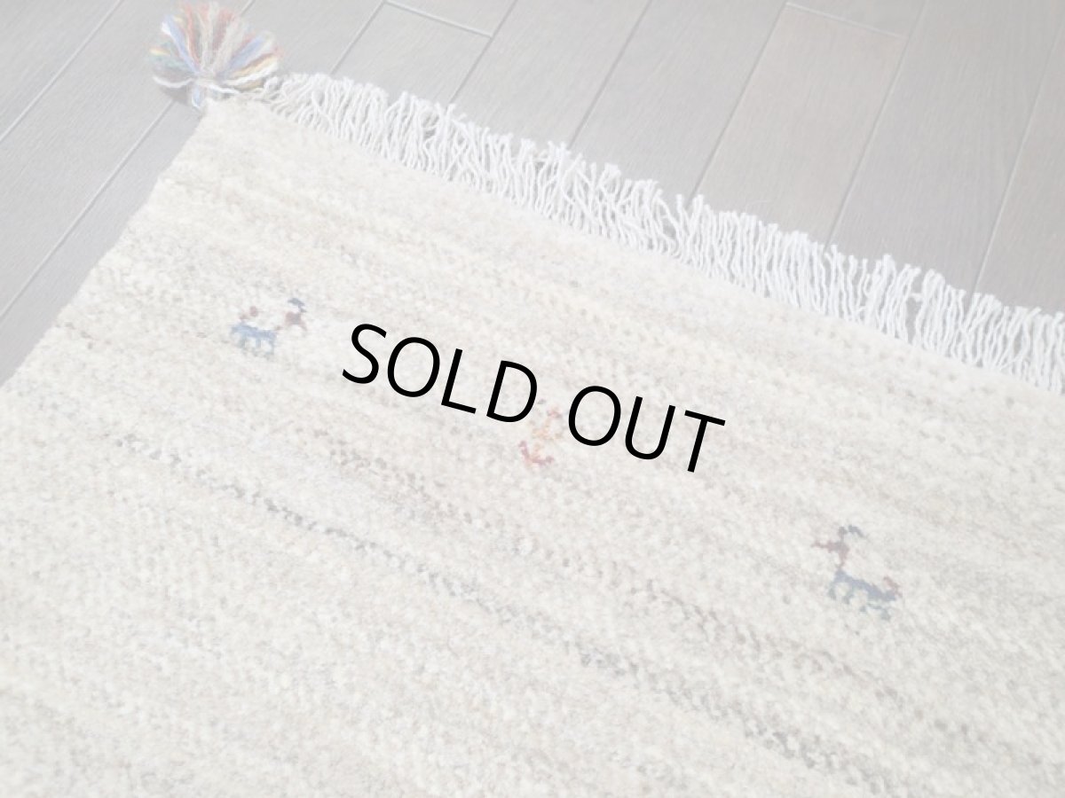 画像9: 新品 ペルシャ ギャッベ 玄関 マット 90cm サイズ 90 x 52 cm C80 肉厚 ウール ハンドメイド ギャベ 手織り トライバル ラグ 天然 敷物 カーペット クリーム 玄関ドアマットのアクセントに (9)