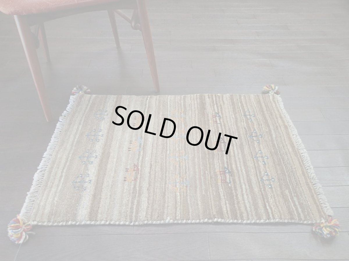 画像5: 新品 ペルシャ ギャッベ 玄関 マット 90cm サイズ 86 x 58 cm C91 肉厚 ウール ハンドメイド ギャベ 手織り トライバル ラグ 天然 敷物 カーペット 茶 グレー 鹿 生命の木 玄関ドアマットのアクセントに (5)