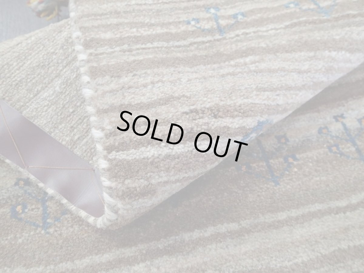 画像15: 新品 ペルシャ ギャッベ 玄関 マット 90cm サイズ 86 x 58 cm C91 肉厚 ウール ハンドメイド ギャベ 手織り トライバル ラグ 天然 敷物 カーペット 茶 グレー 鹿 生命の木 玄関ドアマットのアクセントに (15)