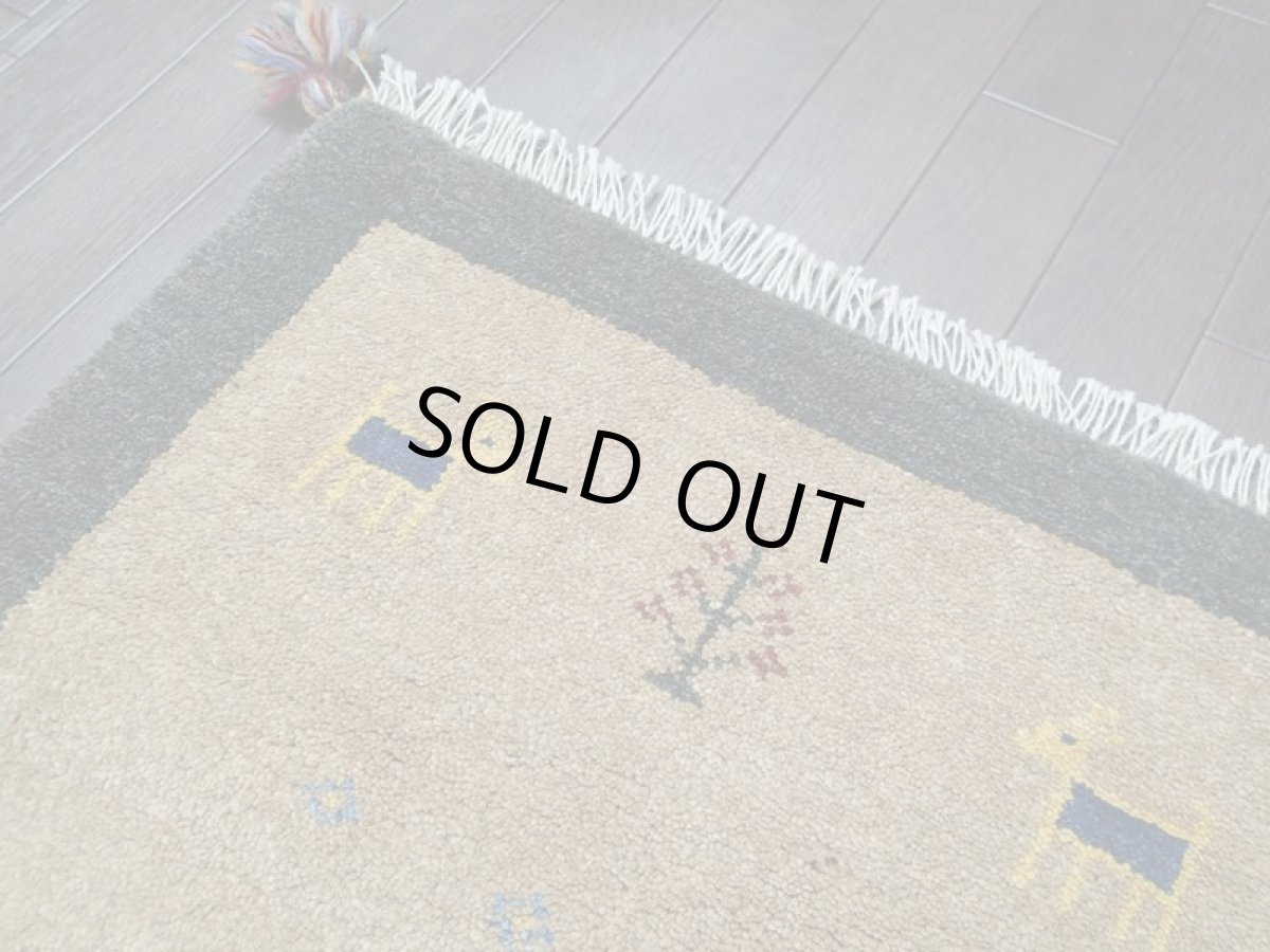 画像9: 新品 ペルシャ ギャッベ 玄関 マット 90cm サイズ 88 x 63 cm 64 肉厚 ウール ハンドメイド ギャベ 手織り トライバル ラグ 天然 敷物 カーペット 深緑 黄土色 玄関ドアマットのアクセントに (9)