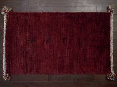 画像3: 新品 ペルシャ ギャッベ 玄関 マット 90cm サイズ 93 x 56 cm C96 肉厚 ウール ハンドメイド ギャベ 手織り トライバル ラグ 天然 敷物 カーペット ワインレッド 鹿 生命の木 玄関ドアマットのアクセントに (3)