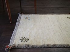 画像1: 新品 ペルシャ ギャッベ 玄関 マット 90cm サイズ 91 x 61 cm C104 肉厚 ウール ハンドメイド ギャベ 手織り トライバル ラグ 天然 敷物 カーペット クリーム 灰 動物 生命の樹 玄関ドアマットのアクセントに (1)