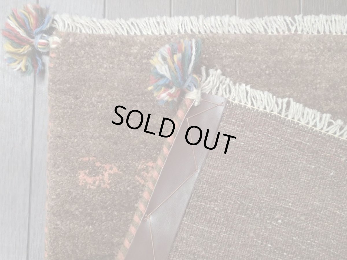 画像17: 新品 ペルシャ ギャッベ 玄関 マット 90cm サイズ 86 x 59 cm C95 肉厚 ウール ハンドメイド ギャベ 手織り トライバル ラグ 天然 敷物 カーペット 茶 オレンジ 鹿 生命の木 玄関ドアマットのアクセントに (17)