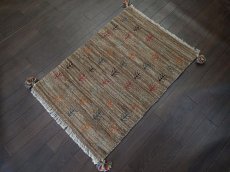 画像4: 新品 ペルシャ ギャッベ 玄関 マット 90cm サイズ 87 x 60 cm C97 肉厚 ウール ハンドメイド ギャベ 手織り トライバル ラグ 天然 敷物 カーペット 茶 灰 マルチカラー 生命の木 玄関ドアマットのアクセントに (4)