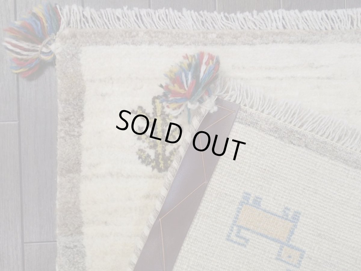 画像17: 新品 ペルシャ ギャッベ 玄関 マット 90cm サイズ 91 x 61 cm C104 肉厚 ウール ハンドメイド ギャベ 手織り トライバル ラグ 天然 敷物 カーペット クリーム 灰 動物 生命の樹 玄関ドアマットのアクセントに (17)