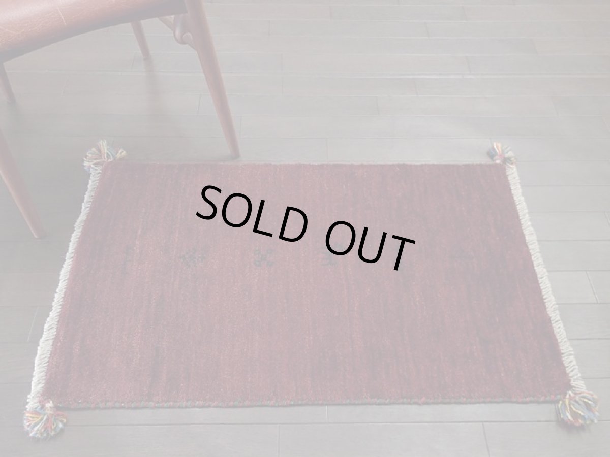 画像5: 新品 ペルシャ ギャッベ 玄関 マット 90cm サイズ 93 x 56 cm C96 肉厚 ウール ハンドメイド ギャベ 手織り トライバル ラグ 天然 敷物 カーペット ワインレッド 鹿 生命の木 玄関ドアマットのアクセントに (5)