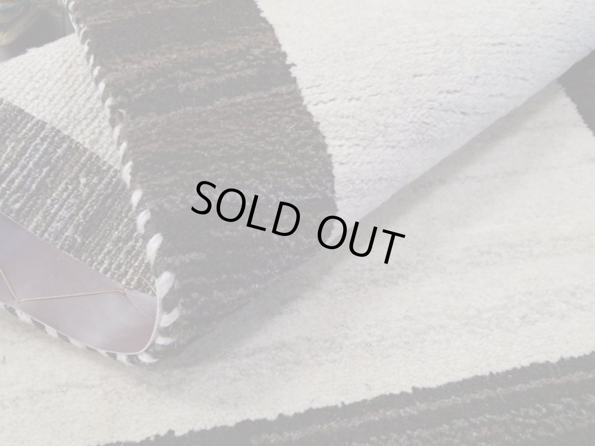 画像16: 新品 ペルシャ ギャッベ 玄関 マット 90cm サイズ 89 x 62 cm C92 肉厚 ウール ハンドメイド ギャベ 手織り トライバル ラグ 天然 敷物 カーペット こげ茶 グレー クリーム 鹿 玄関ドアマットのアクセントに (16)