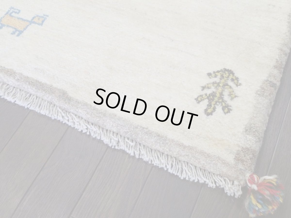 画像11: 新品 ペルシャ ギャッベ 玄関 マット 90cm サイズ 91 x 61 cm C104 肉厚 ウール ハンドメイド ギャベ 手織り トライバル ラグ 天然 敷物 カーペット クリーム 灰 動物 生命の樹 玄関ドアマットのアクセントに (11)