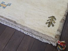 画像11: 新品 ペルシャ ギャッベ 玄関 マット 90cm サイズ 91 x 61 cm C104 肉厚 ウール ハンドメイド ギャベ 手織り トライバル ラグ 天然 敷物 カーペット クリーム 灰 動物 生命の樹 玄関ドアマットのアクセントに (11)