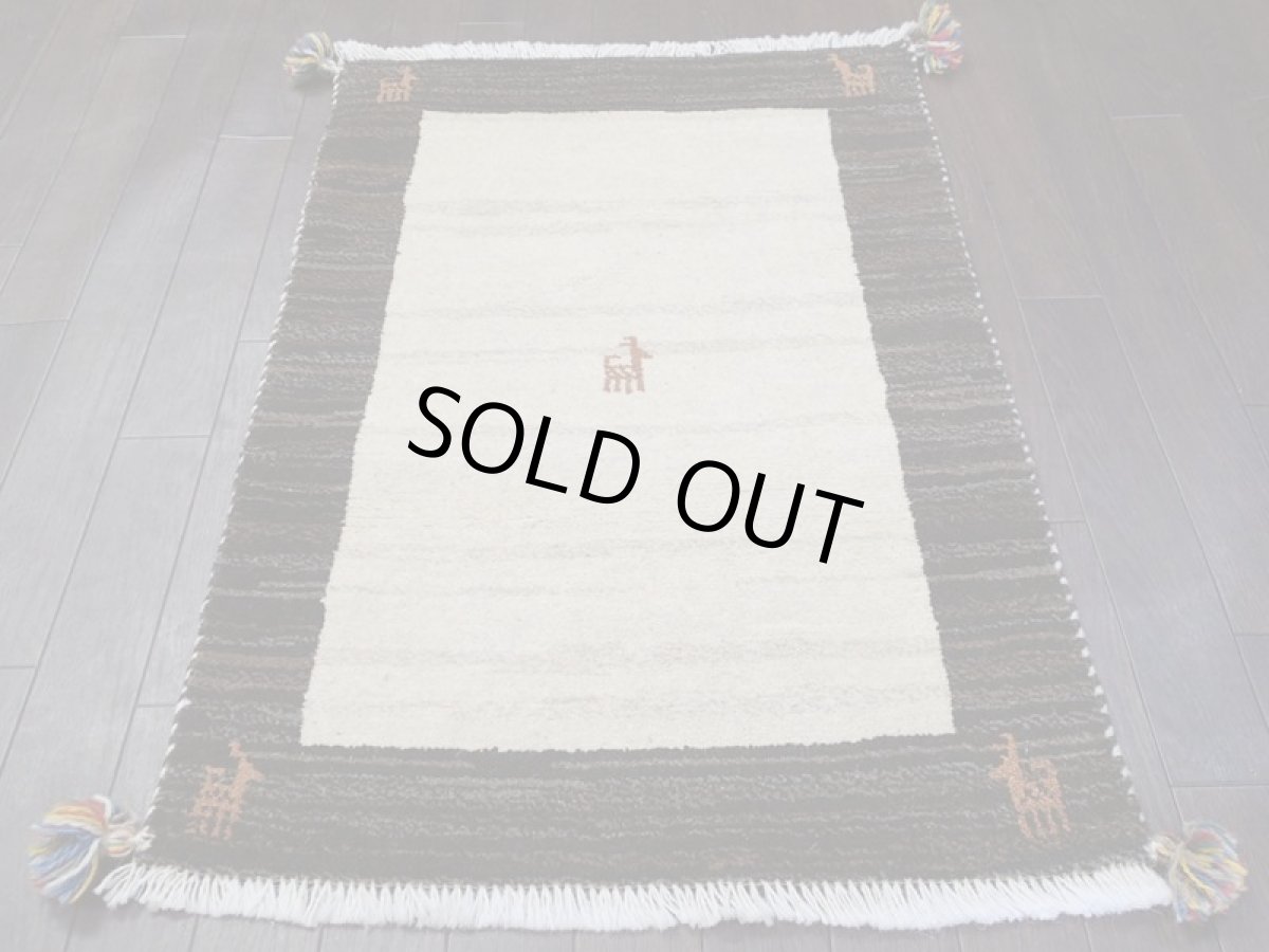 画像9: 新品 ペルシャ ギャッベ 玄関 マット 90cm サイズ 89 x 62 cm C92 肉厚 ウール ハンドメイド ギャベ 手織り トライバル ラグ 天然 敷物 カーペット こげ茶 グレー クリーム 鹿 玄関ドアマットのアクセントに (9)