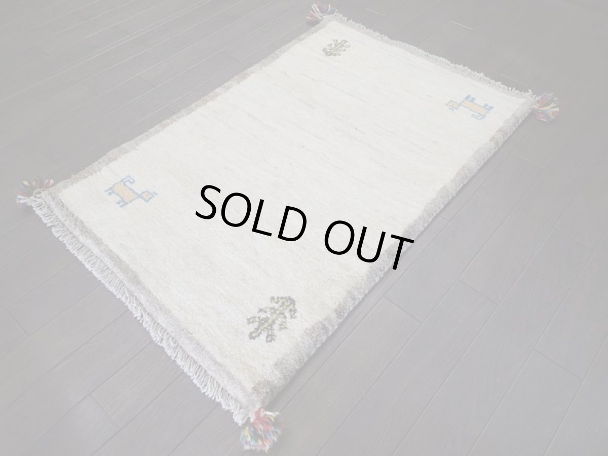 画像4: 新品 ペルシャ ギャッベ 玄関 マット 90cm サイズ 91 x 61 cm C104 肉厚 ウール ハンドメイド ギャベ 手織り トライバル ラグ 天然 敷物 カーペット クリーム 灰 動物 生命の樹 玄関ドアマットのアクセントに (4)