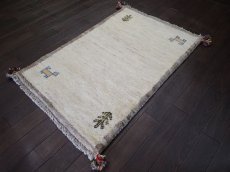 画像4: 新品 ペルシャ ギャッベ 玄関 マット 90cm サイズ 91 x 61 cm C104 肉厚 ウール ハンドメイド ギャベ 手織り トライバル ラグ 天然 敷物 カーペット クリーム 灰 動物 生命の樹 玄関ドアマットのアクセントに (4)